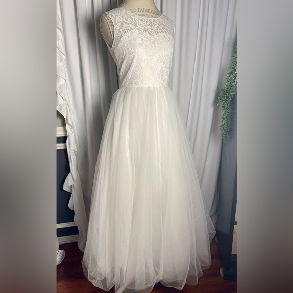 JJ’s House Ivory Sleeveless Wedding Dress With Lace And Tulle Size 14 NWT - Picture 6 of 10